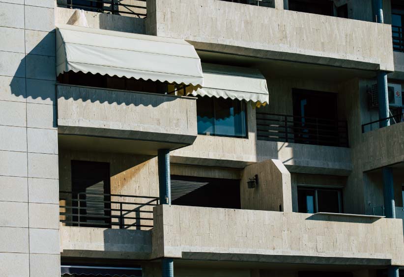 Cómo los toldos mejoran la seguridad de tu hogar o negocio