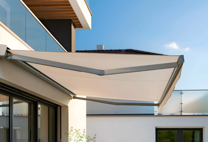 Mantenimiento de toldos en Navarra y cómo alargar su vida útil antes de la primavera